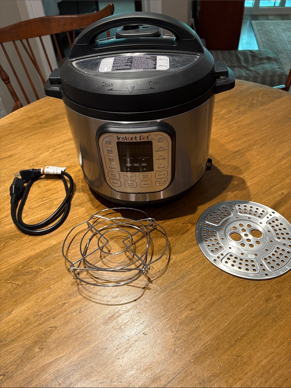Instant Pot Duo 7-in-1 Multi-Use Programmable Pressure Cooker